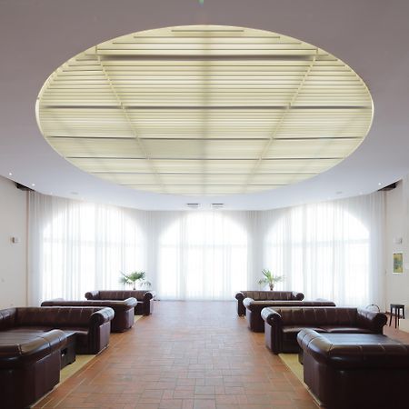 Lighthouse Golf & Spa Hotel Balchik Bagian luar foto A linear grille