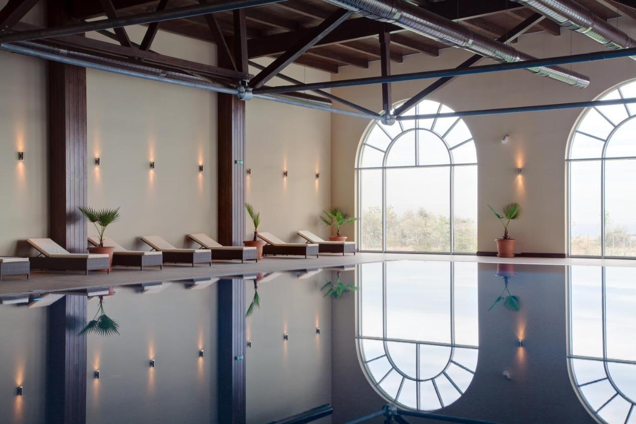 Lighthouse Golf & Spa Hotel Balchik Bagian luar foto Interior of the library