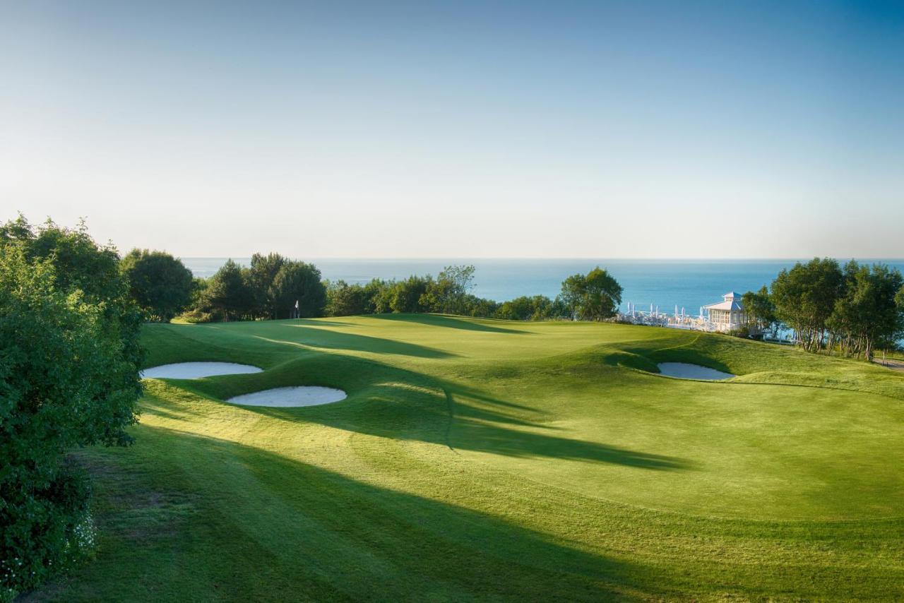 Lighthouse Golf & Spa Hotel Balchik Bagian luar foto Golf course at the resort