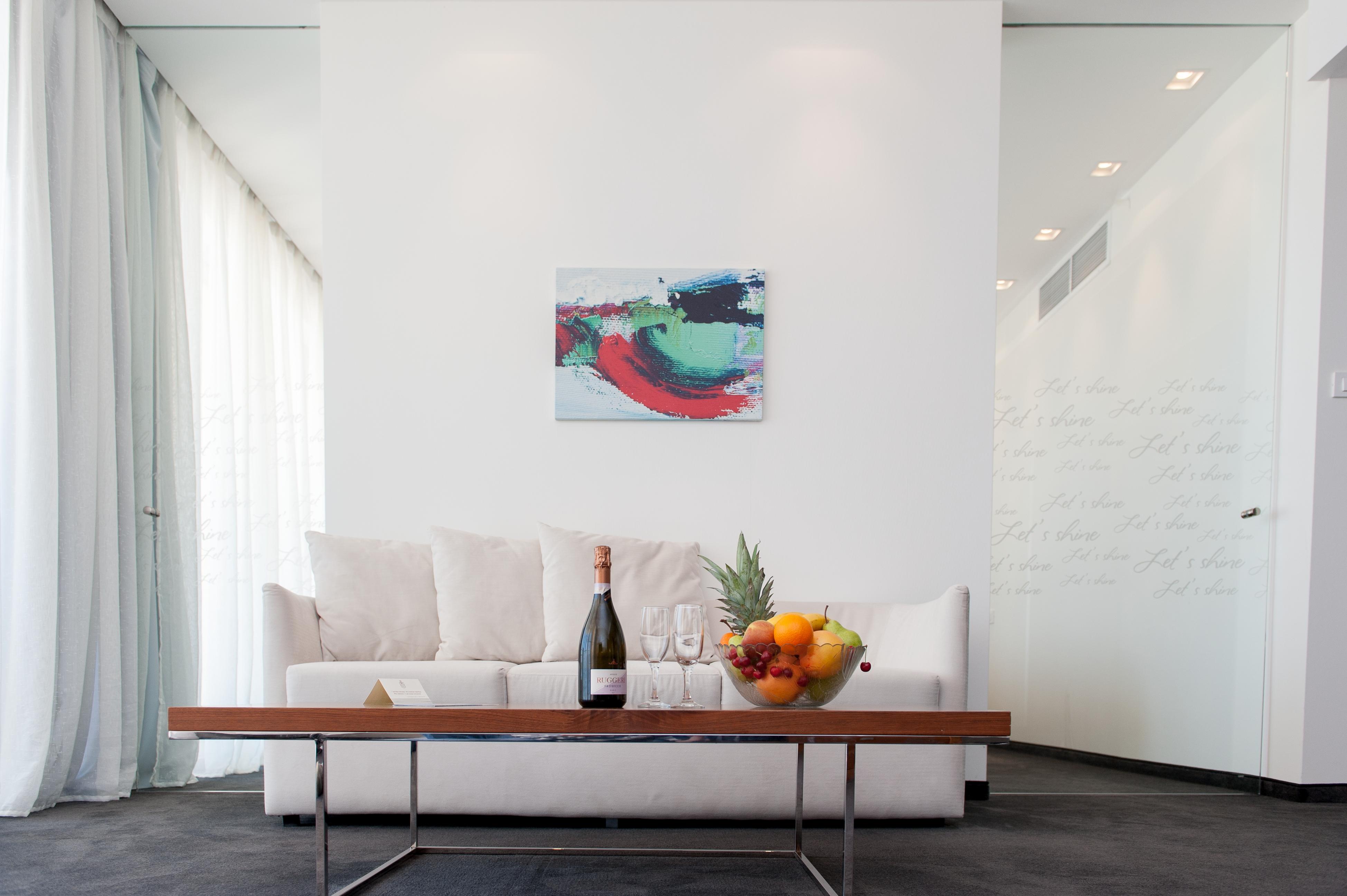 Lighthouse Golf & Spa Hotel Balchik Bagian luar foto Interior of a modern house
