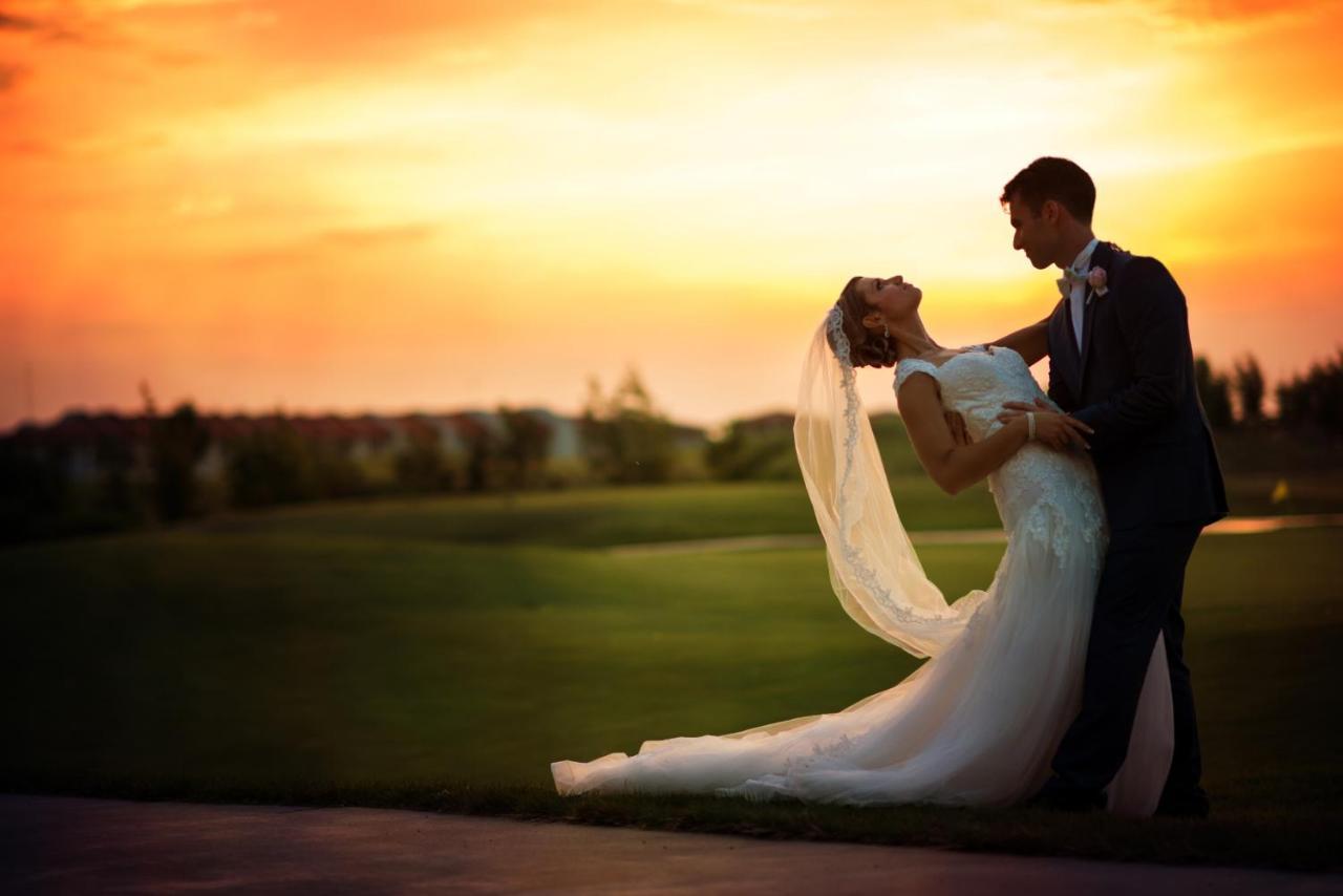 Lighthouse Golf & Spa Hotel Balchik Bagian luar foto A newlywed couple