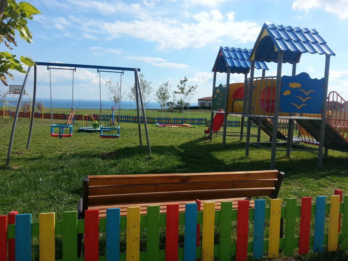 Lighthouse Golf & Spa Hotel Balchik Bagian luar foto Playground in the village