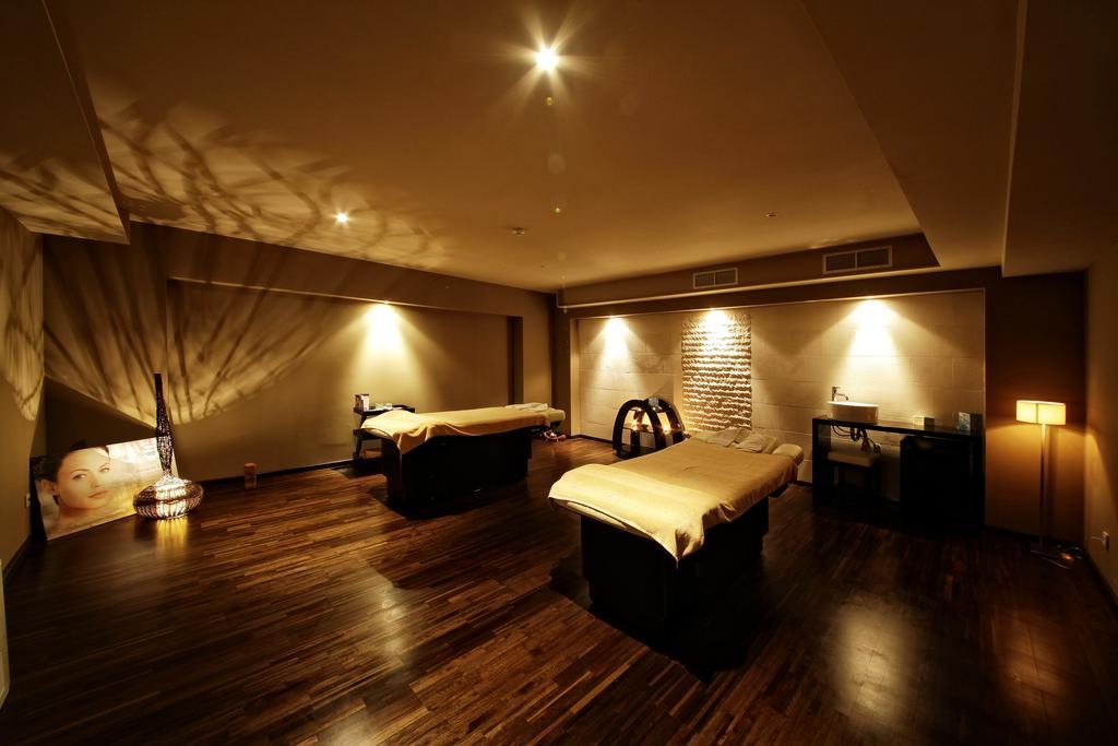 Lighthouse Golf & Spa Hotel Balchik Bagian luar foto Spa at the Taj Bengal