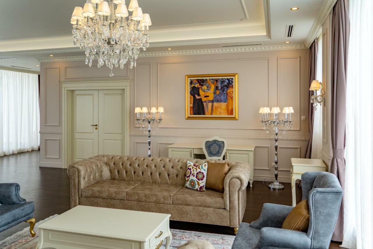 Lighthouse Golf & Spa Hotel Balchik Bagian luar foto A living room in a private house