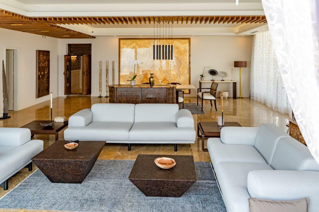 Lighthouse Golf & Spa Hotel Balchik Bagian luar foto A living room